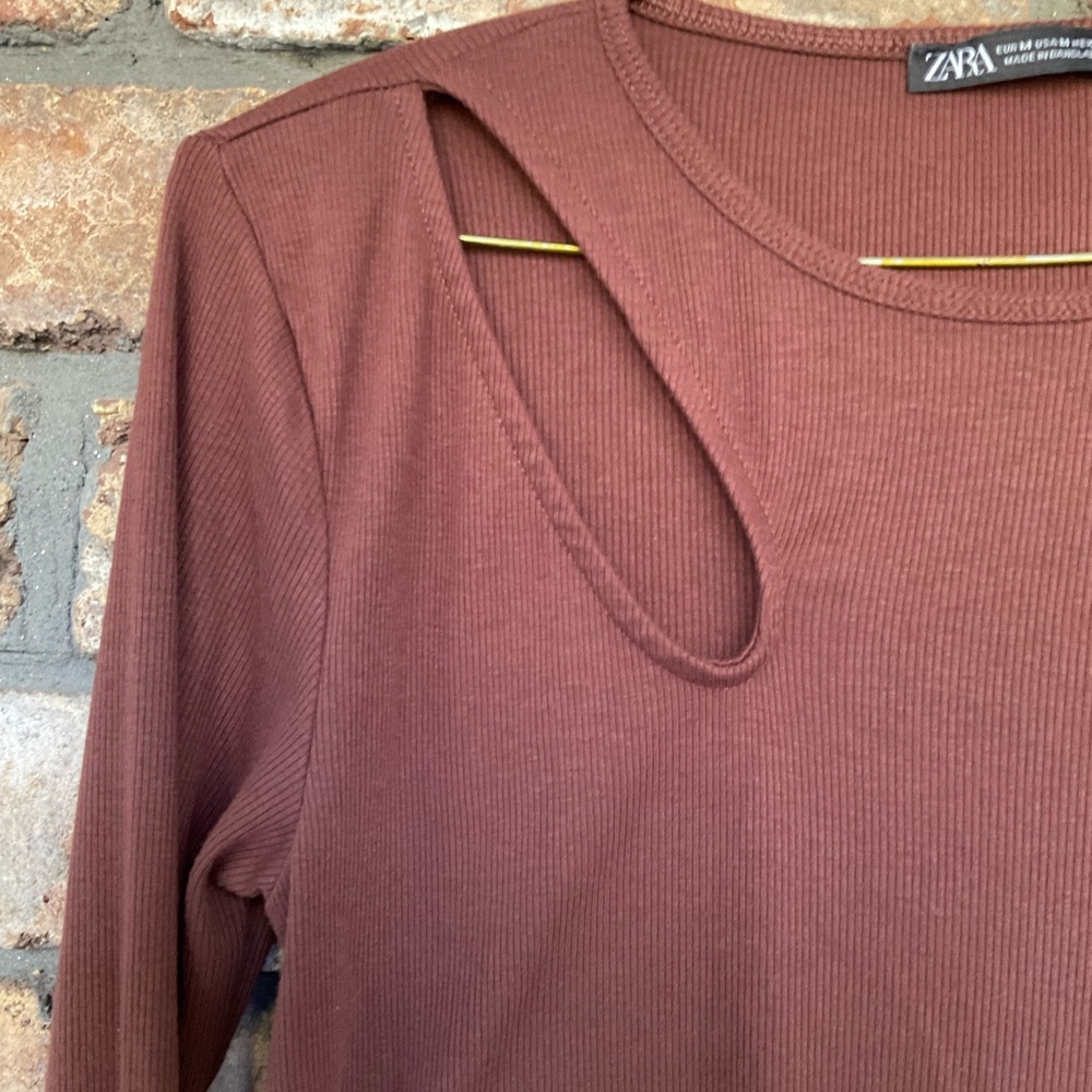 Zara Ribbed Top with a Cut Out - Picture 3 of 6